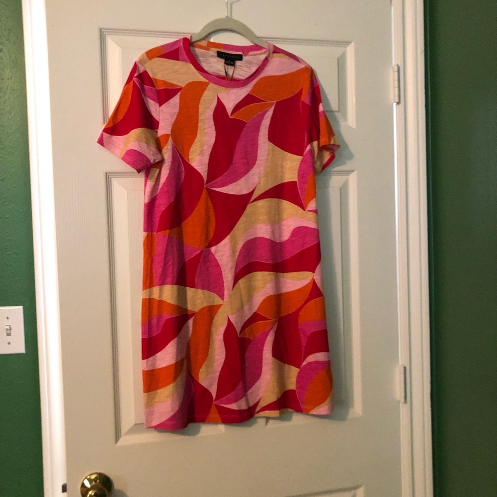 T shirt dress, knee length, lightweight